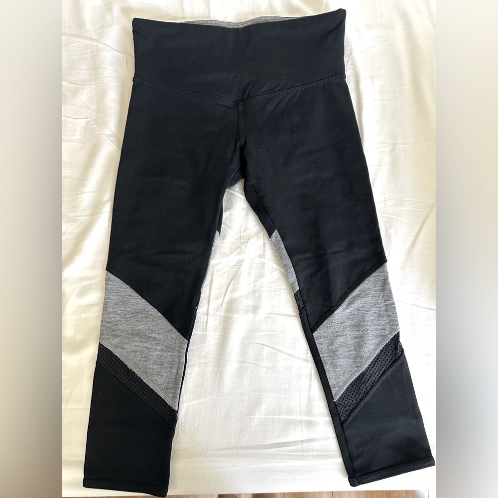 Lorna Jane Grey & Black Capri Leggings